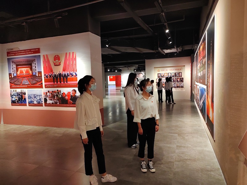 图片5：学生党员参观“曲靖红色文化馆”.jpg